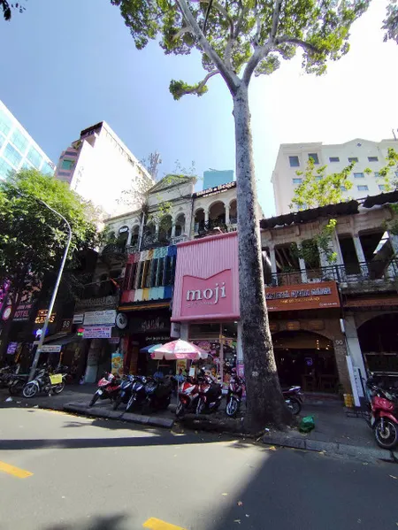 Cho thuê nhà mặt tiền đường Hồ Tùng Mậu Quận 1