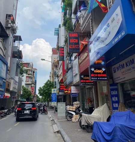 MẶT PHỐ LÊ LỢI- TRUNG TÂM SẦM UẤT NHẤT Q. HÀ ĐÔNG