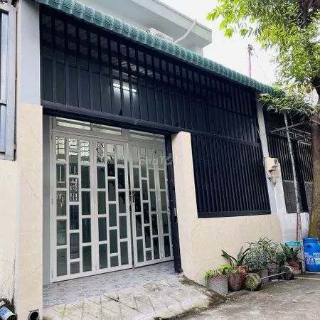 Bán nhà một trệt, một gác; hẻm xe hơi 4 mét, sau Chợ Đông Hòa,