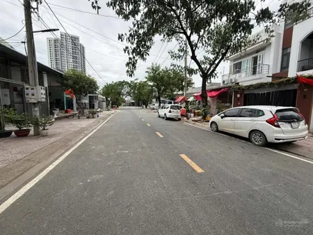 Bán đất tđc đh quốc gia dĩ an 100m full thổ cư đường 18m shr giá 4,1 tỷ sang gc