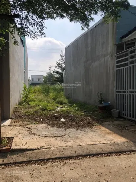 Chính chủ cần sang gấp lô đất dt 100m2, ngay đường d1 cách chợ bến đồn chỉ 1km sổ sẵn, full thổ cư