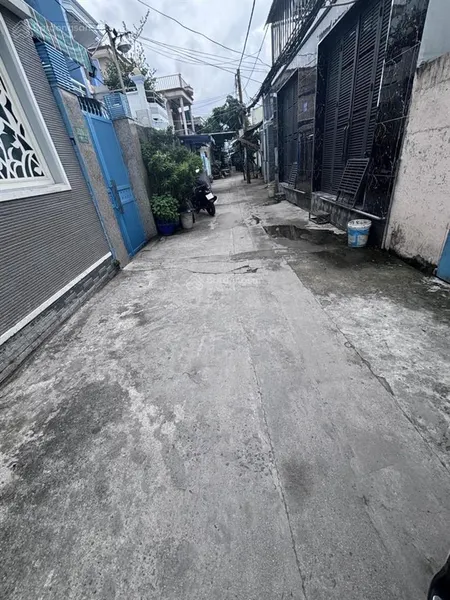 Nhà bè chợ phú xuân nhà nát tiện xây mới 60m2 nở hậu tặng gpxd 1 trệt 2 lầu có sẵn