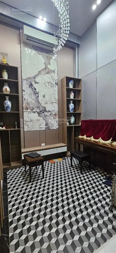 Bán nhà tây sơn, trung tâm đống đa, 6 tầng thang máy, gần ô tô, đẹp ở ngay. 30m2 giá 10.5 tỷ