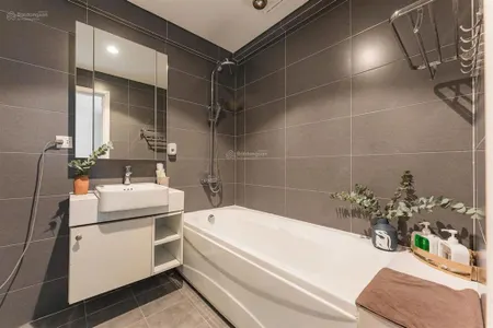 Gấp! chuyển công tác bán nhanh căn 2pn 5.12 tỷ tầng 19 hướng mát. để lại full nội thất cao cấp