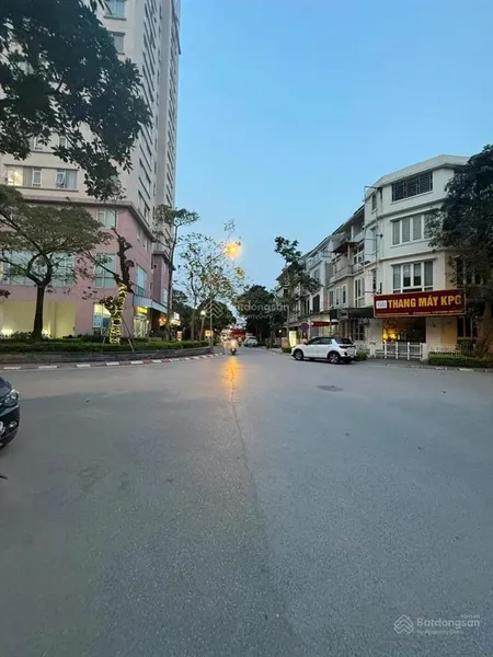 Chính chủ cần bán gấp căn btlk trần hữu dực, phương, canh, lô góc 135m2, mt 10 m, 5t, giá 28 tỷ