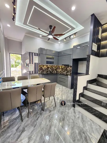 Nhà tân cổ điển, sân ô tô, có nội thất, kdc gần visip 1 chỉ 500m, p.tân đông hiệp, tp.dĩ an