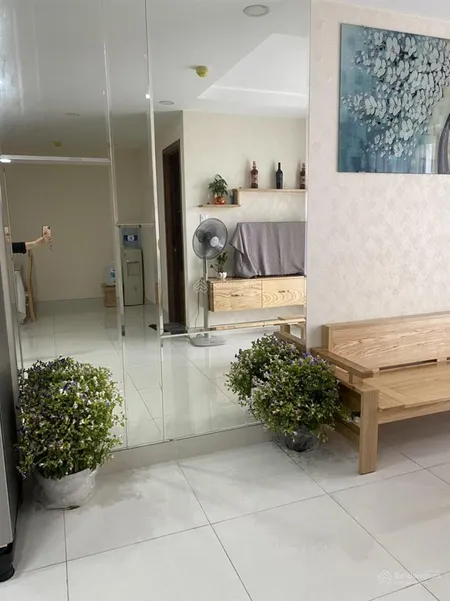 Bán gấp căn hộ có sổ hồng riêng, 49m2 có ban công và tặng nội thất, căn hộ view đẹp, mát cả ngày