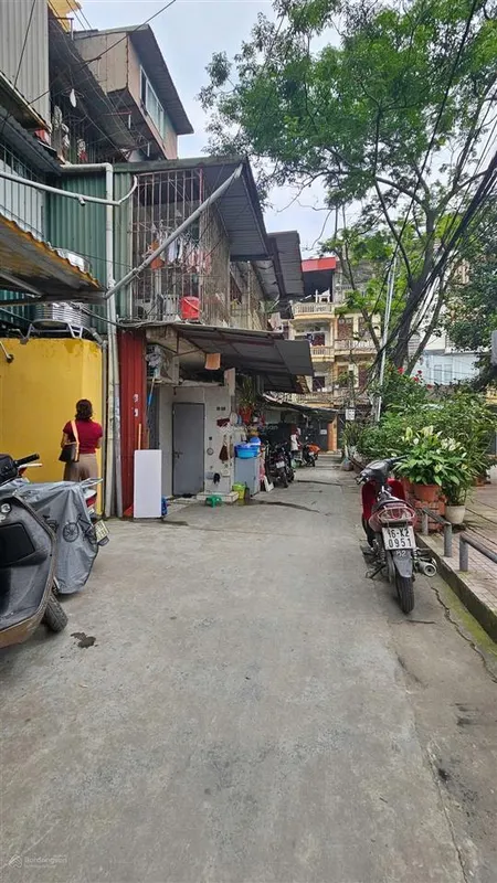 Tôi cần bán gấp trong tuần chtt khu quỳnh mai 1ngủ 1 khách vs kk , tầng 3 cầu thang rộng chỉ 2,3 ty