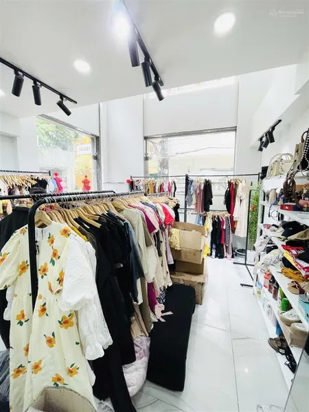 Nhà mặt tiền giáp quận 1 ngân hàng định giá 10,5 tỷ bán gấp còn 9 tỷ