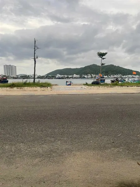 Bán nhà mặt tiền nguyễn văn linh đường 20m view sông cực mát nhà kinh doanh tốt
