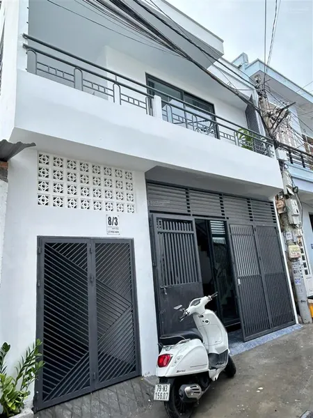 Nhà nha trang mới đẹp 4,3 tỷ cách bãi tắm hòn chồng 700m