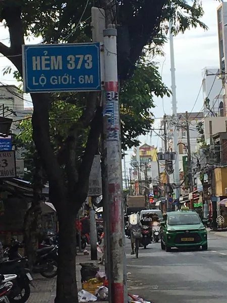 Nhà cũ tiện xây mới cách ngã 4 lạc long quân âu cơ 400m, (5.7x18) nở hậu 6m4 , 8 tỷ, hẻm 4m thông