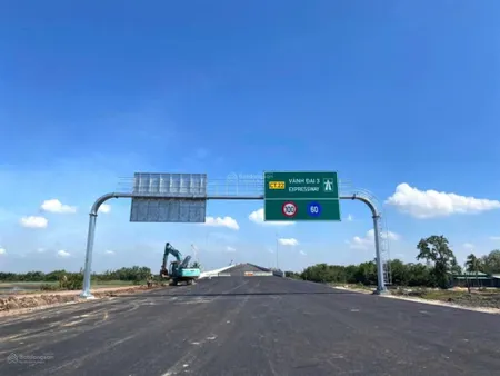 Hàng ngộp bank ngay sát nút vành đai 3 , 150m2 giá 2 tỷ 3 , kế trường thcs phú thạnh .