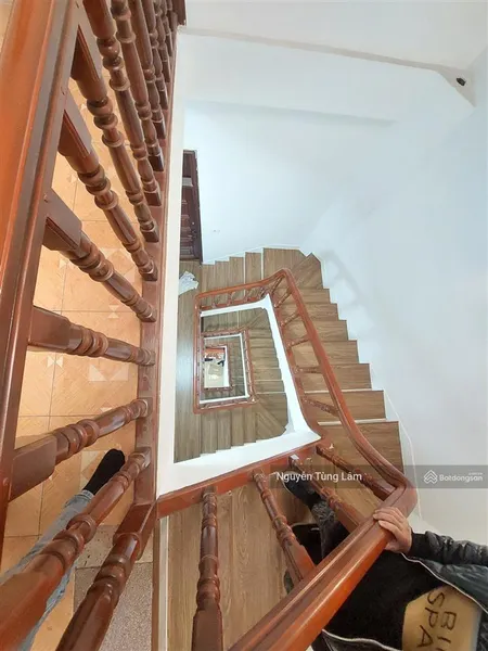 Cần bán nhà dân xây ngõ 111 nguyễn văn cừ 53m2 4 tầng, mt 5m ô tô đỗ cửa