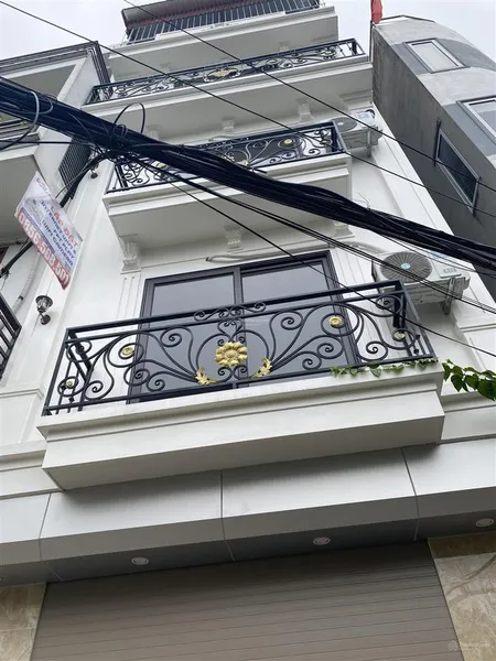 Cổ linh thạch bàn ô tô tránh cách 1 nhà 5 tầng full nội thất ở ngay