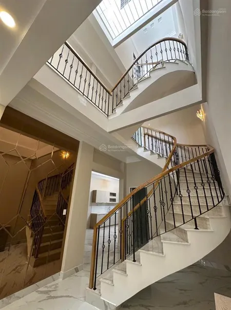 Bán nhà đường tôn thất tùng quận 1 121m2 3 tầng nở hậu 23 tỷ full nội thất