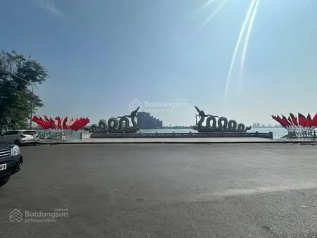 Bán biệt thự tô ngọc vân tây hồ tổng dt 210m2, mt 11m, khu vực tây nhiều hơn ta, ở sướng