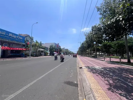 Cặp võ văn kiệt đối diện công viên, phú thuỷ, phan thiết