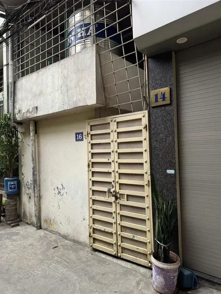Bán nhà mặt ngõ ngay cổng chính công viên thủ lệ.
