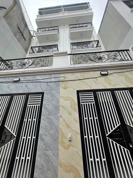 NHÀ MỚI KÍNH KOONG Ngọc Trì Thạch bàn 39m2 X 5 Tầng 6.15 tỷ Long Biên.