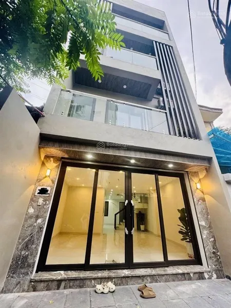 Bán nhà phố tân mai cách một nhà ra ô tô dt 82m2 x 5t thang máy mt 5.5m. giá bán 13.8 tỷ