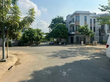 Bán kho diện tích 6,2x20m full thổ cư đường 12m ngay sát chợ đầu mối thủ đức 5,55 tỷ