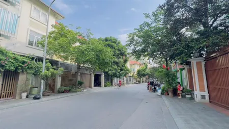 Bán nhà làng việt kiều châu âu hà đông dt150/200m x 3t x mt 9m giá 50 tỷ có thương lượng