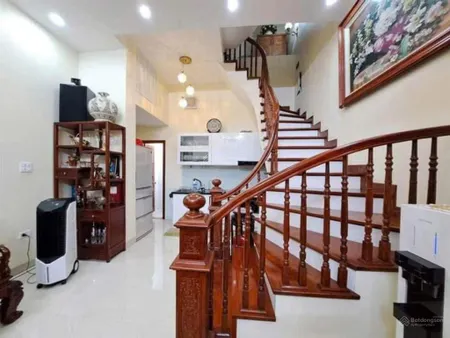 Nhà nguyễn văn cừ vài bước ra phố thang máy chủ xây tâm huyết cực đẹp, ở luôn