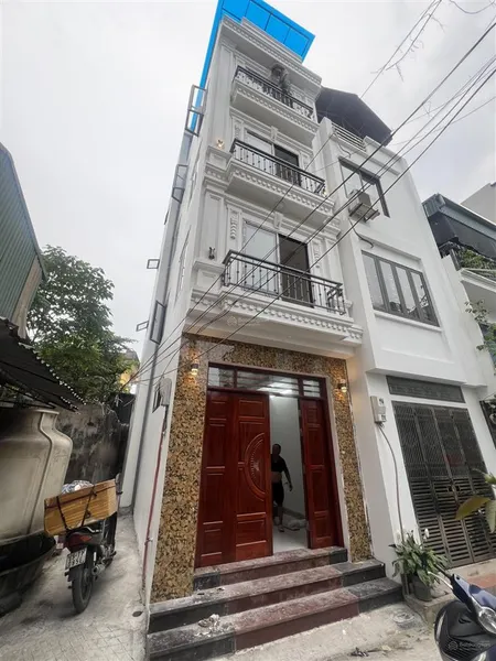 Bán nhà đẹp giang biên lô góc ô tô đỗ cửa ô chờ thang máy mới khách về ở luôn