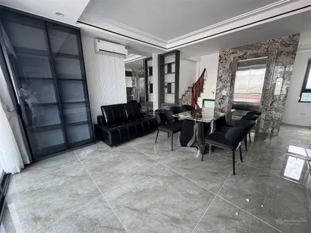 Bán nhà 918 phúc đồng long biên, thang máy, ô tô vào nhà. nội thất đẹp mê li. diện tích 46m2 x