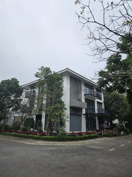 Bán nhanh biệt thự đơn lập 3 mặt tiền view hồ, hải 0704 725 ***