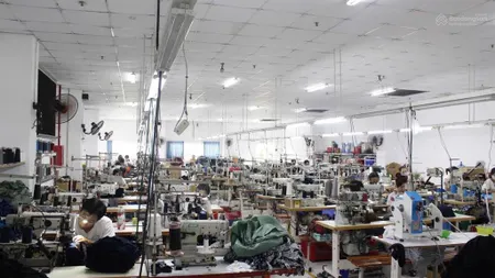 Nhà xưởng 1.000m2 hoc mon 2 tầng hiện đại có pccc, mặt tiền đường container, đang cho thuê sxkd.