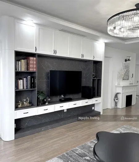 Chính chủ bán căn hộ 140m2, 4 ngủ, cửa tb, ban công đn, full đồ, cc thăng long n01. giá 9.5 tỷ