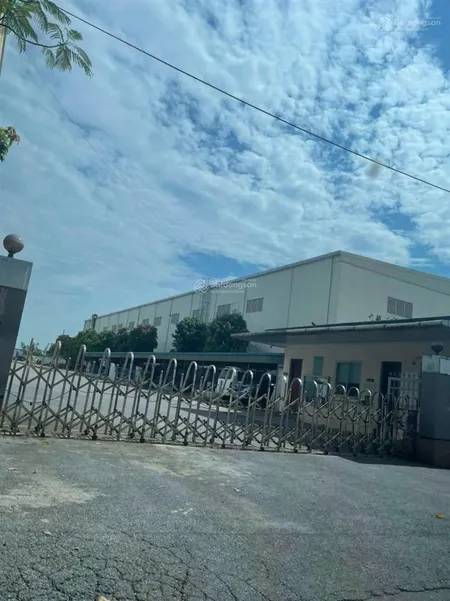 Bán kho nhà xưởng khu công nghiệp thạch thất. dt 9000m2 hai mặt đường có sẵn xưởng đạt chuẩn
