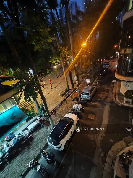 Bán gấp nhà liền kề nguỵ như kon tum diện tích 50m2 nhà 5 tầng giá nhỉnh 19 tỷ