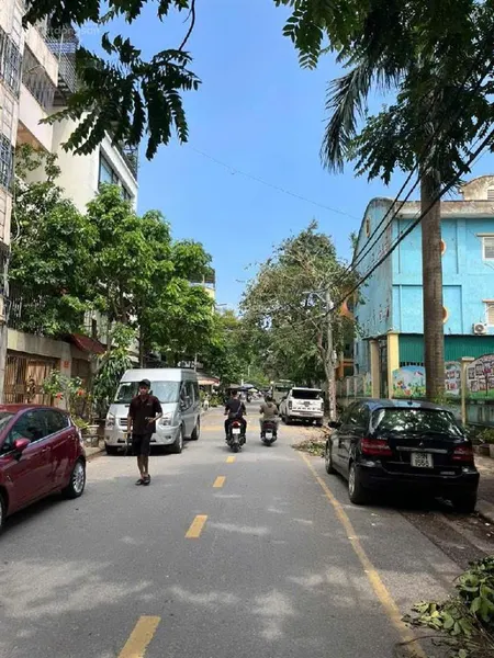 Bán đất phố duy tân 150m2 ô tô tránh vỉa hè view vườn hoa gần quận ủy cầu giấy