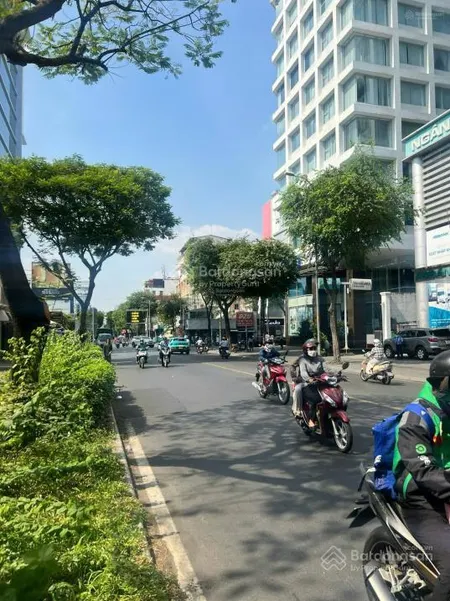 Bán nhà mt thương hiệu võ văn tần, p. võ thị sáu, q3. dt 12x30m, 3 tầng. giá 300 tỷ