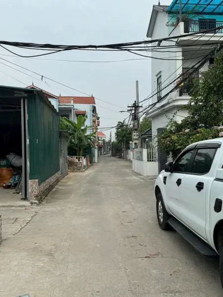 Ngõ nông, thông, ô tô tránh, ô tô đỗ trước đất