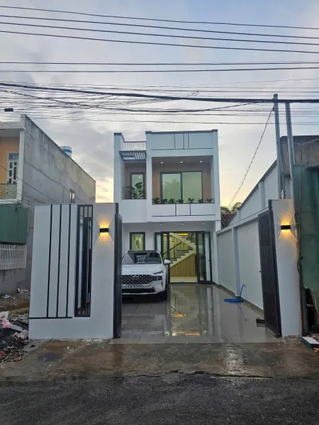 Nhà trệt lầu mới Mt Dx073 Định Hoà (phường Chánh Hiệp-TP.HCM) nhựa 6m thông sau trường cấp 2 vị trí đẹp giá còn bớt