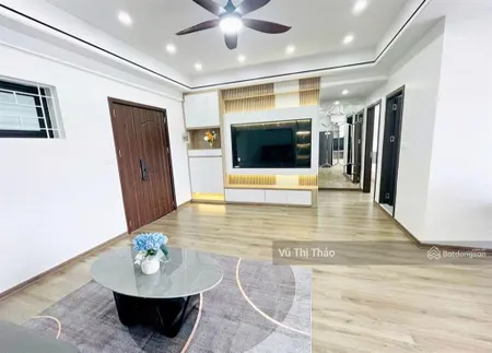 Chính chủ bán nhà tập thể vạn bảo, kim mã, 60m, nhà đẹp, full đồ, ô tô đỗ chân tòa, có sân để xe
