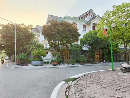 Chính chủ cần bán gấp biệt thự khu đô thị resco 256m2 lô góc vỉa hè rộng view thoáng giá 75 tỷ.