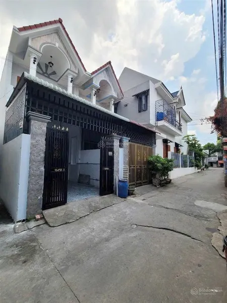 Nhà ngay giáo xứ long thành, dt 67m2/2tỷ2. đường rộng 8m, chủ ngộp cần ra gấp sổ sẵn sang tên