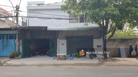 Nhà xưởng mặt tiền xtt 23 hóc môn diện tích 10m x 40m (thổ cư 385m2)
