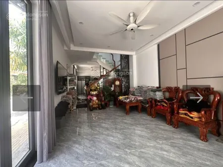 Nhà 3 tầng 2 mặt tiền. trung tâm tp. ra bờ sông hàn 2 phút đi bộ.