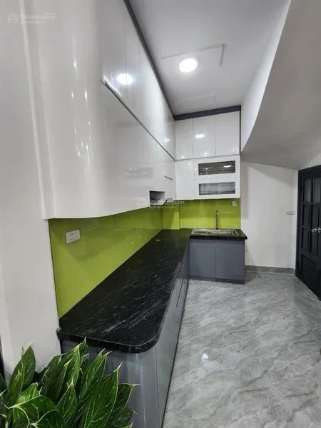Vĩnh hưng dt 38m2 5 tầng mt 3.5m, giá chào nhỉnh 6tỷ, gần phố ô tô đỗ cổng nhà mới kính coong