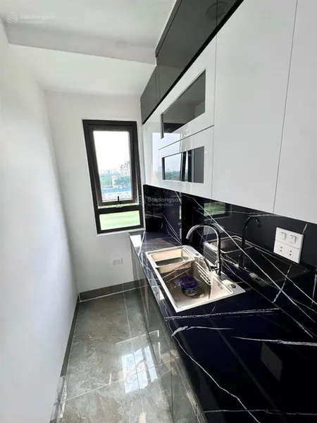 Nhà xây mới long lanh 6 tầng thang máy êm ru gần ngay sân golf course long biên gần tttm aeon
