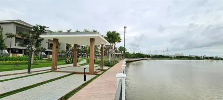 Chính chủ cần bán gấp nhà phố lavila kdc ven sông, sổ hồng (giá 10 tỷ 900tr) 0909 904 ***