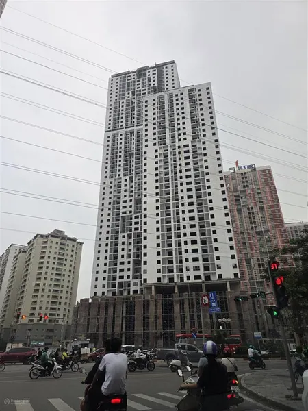 Bán căn 68.5m tòa bid residence văn khê thiết kế 2pn 2vs bác nào có nhu cầu alo em nhé.