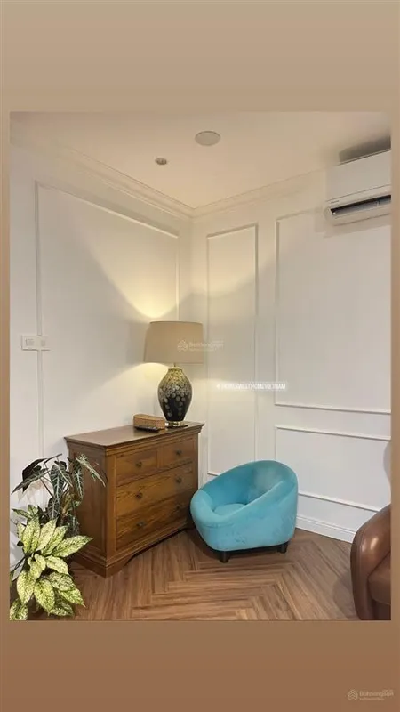 3pn dùng gỗ sồi thịt oak, nhà tắm toto, bếp bosch. giao nhà liền được