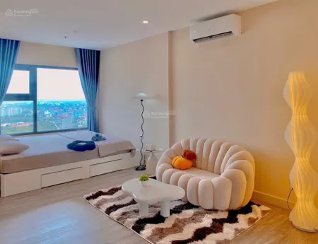 Cần bán gấp tiền bán căn studio tầng trung view đẹp, thông thuỷ 30m2, sẵn đồ cao cấp.